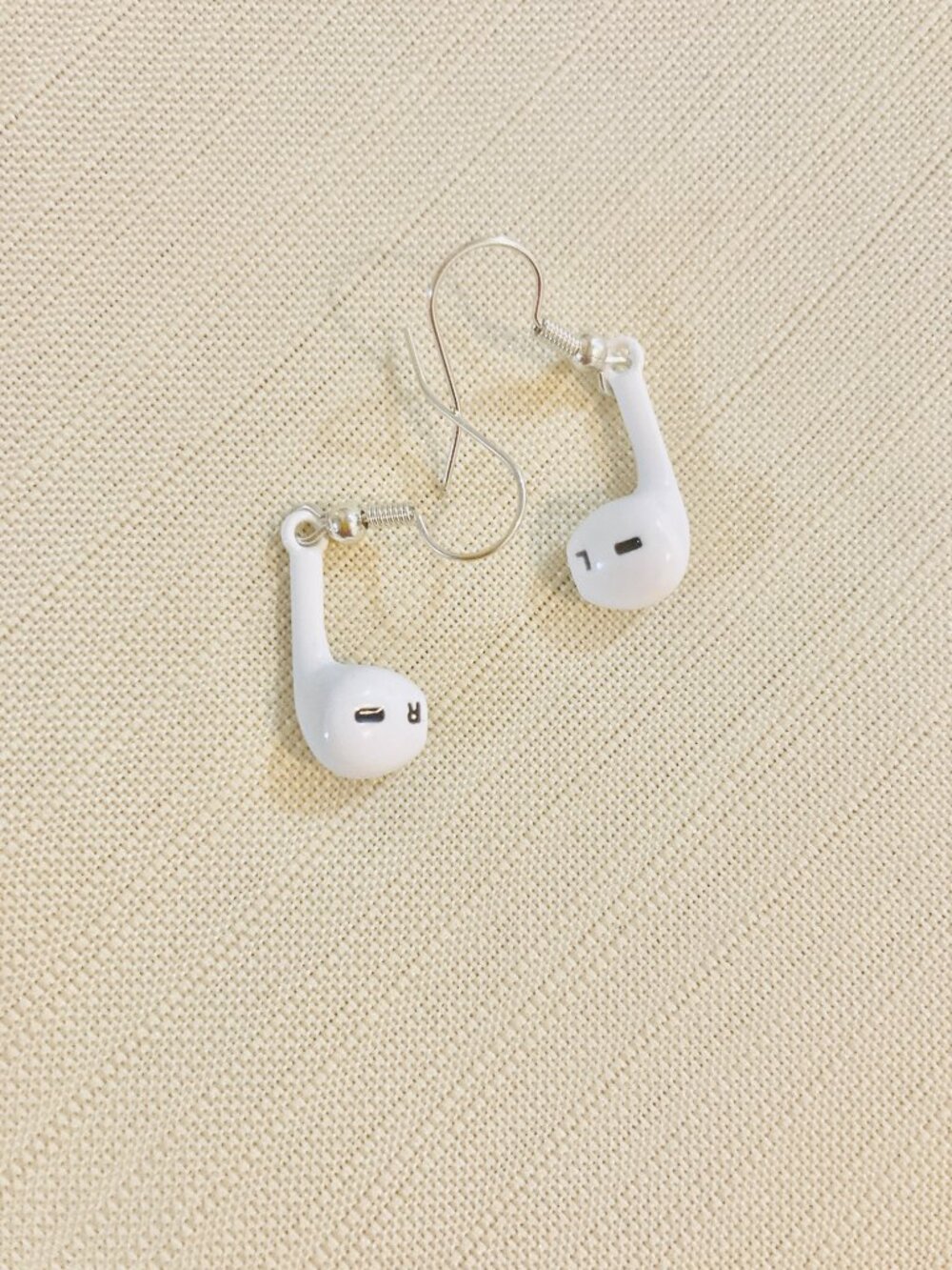Earphone earrings